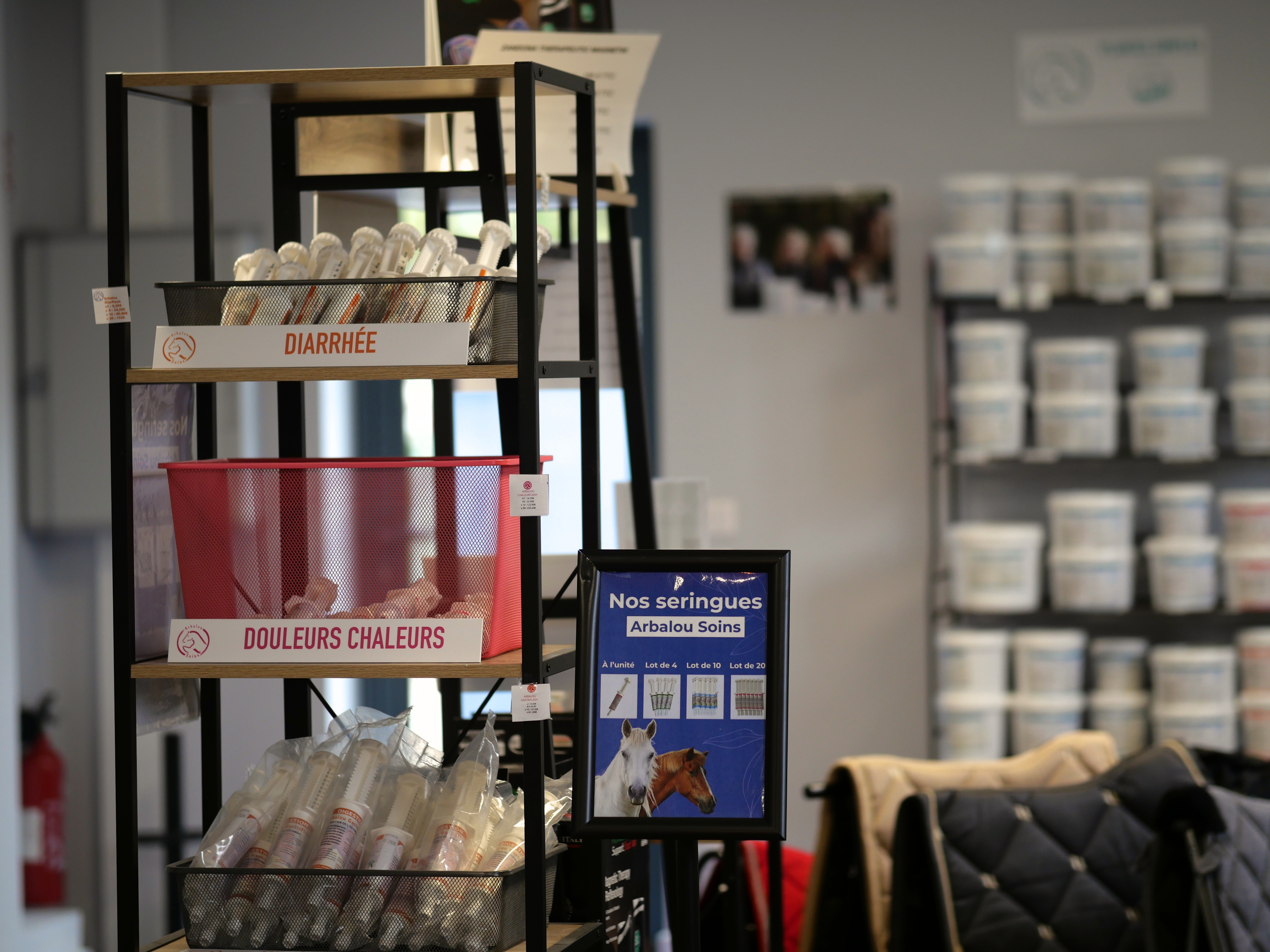 Soins chevaux, soins chiens et soins chats - La boutique de l'Arbalou